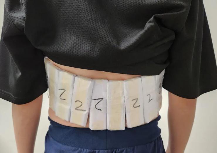 一男子身綁306塊CPU走私被當(dāng)場查獲！