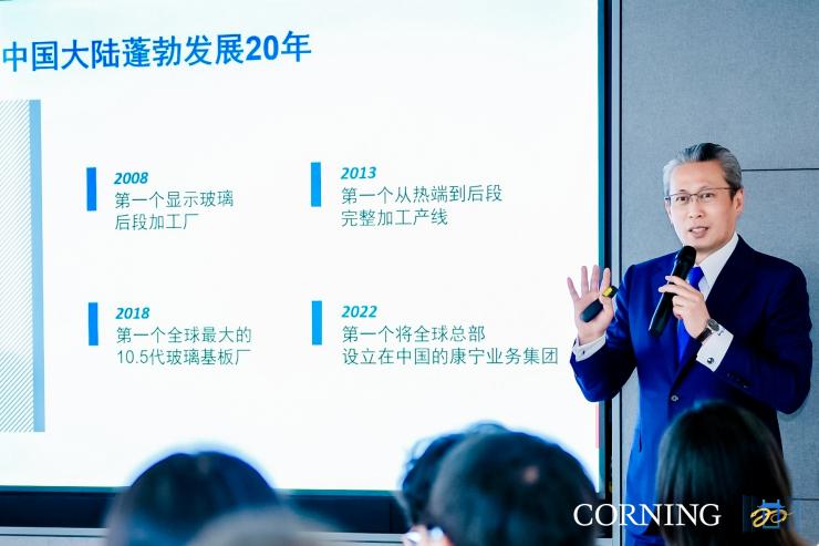 康寧顯示科技獻(xiàn)禮在華二十周年，以跨界非遺藝術(shù)彰顯科技溫度