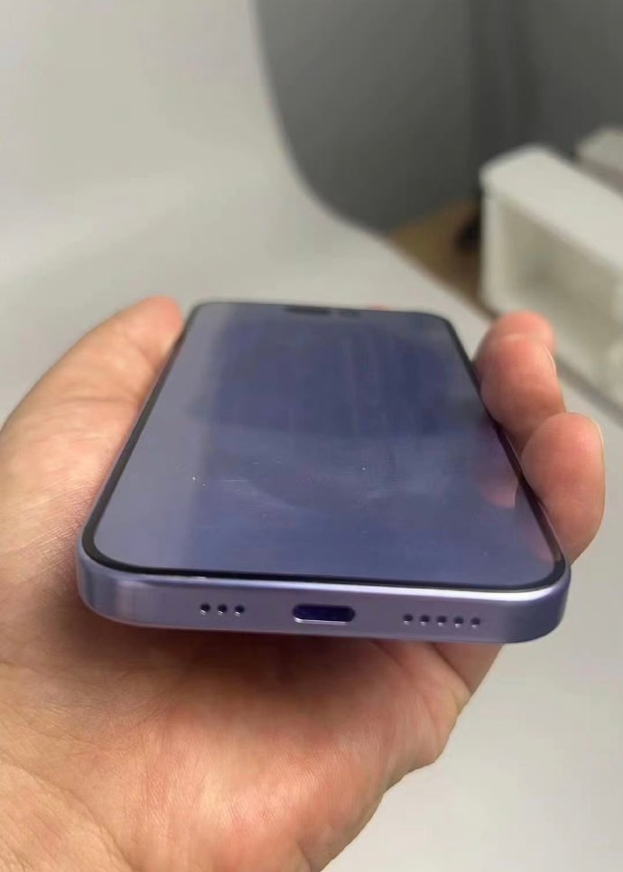 真機(jī)上手效果，iPhone 15 Pro 鋁板模型機(jī)曝光