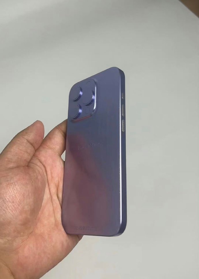 真機(jī)上手效果，iPhone 15 Pro 鋁板模型機(jī)曝光