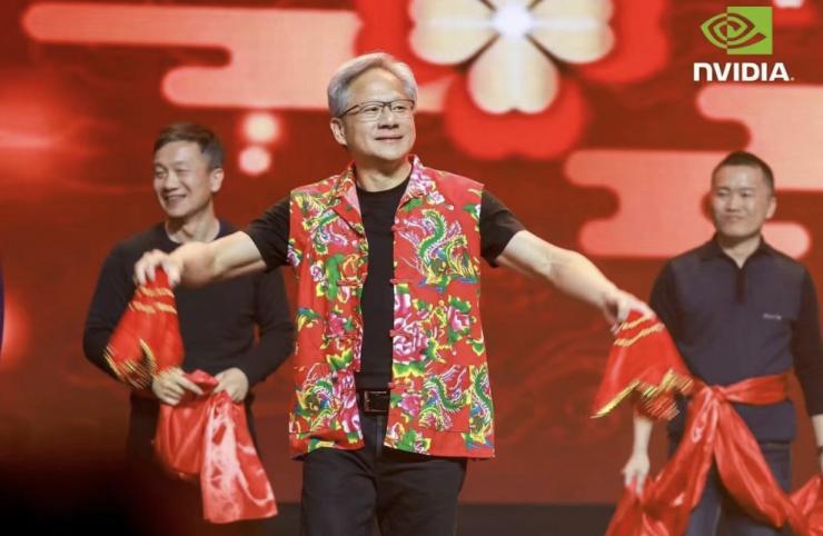 黃仁勛現(xiàn)身年會(huì)：身穿“東北大花”熱舞！