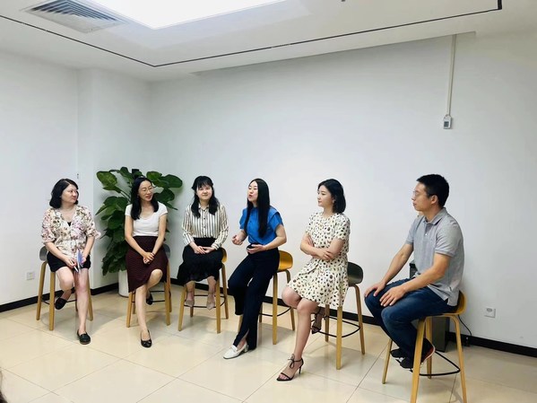 圓桌討論中，媒體與企業(yè)嘉賓就B2B傳播進行了充分的討論
