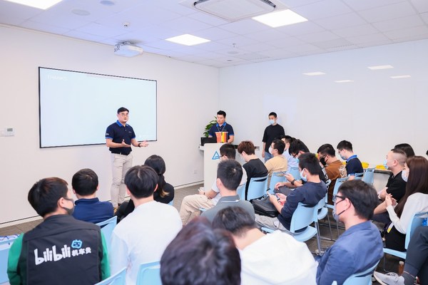 TUV萊茵大中華區(qū)電子電氣產品服務副總裁楊佳劼