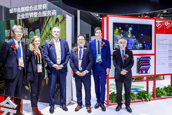 2021年中國(guó)國(guó)際進(jìn)口博覽會(huì)法國(guó)智奧會(huì)展集團(tuán)現(xiàn)場(chǎng)照片-法國(guó)駐華大使羅梁先生一行光臨展臺(tái)