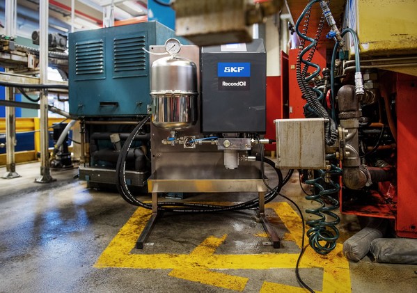 圖：緊湊型方案，SKF RecondOil box，實現(xiàn)潤滑油從線性使用轉(zhuǎn)變?yōu)檠h(huán)使用的突破