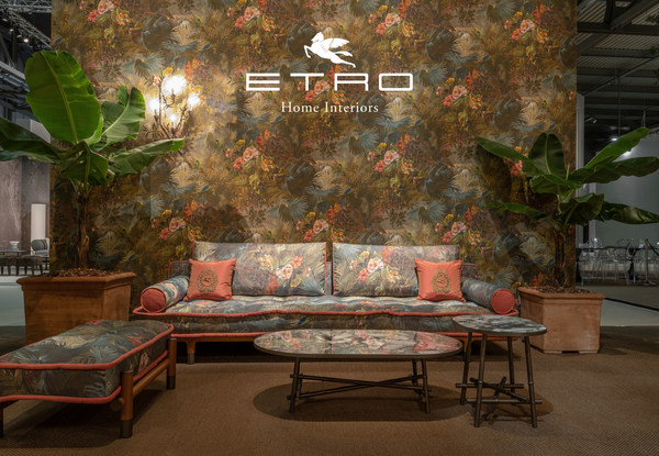 ETRO Home Interiors–2022戶外系列：Woodstock 沙發(fā)和長(zhǎng)椅，Dalì 桌子和邊桌