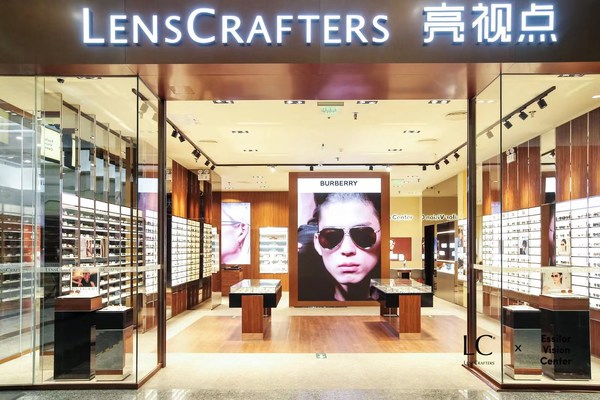 坐落于北京金源新燕莎Mall一層北街的亮視點(diǎn)全新門(mén)店