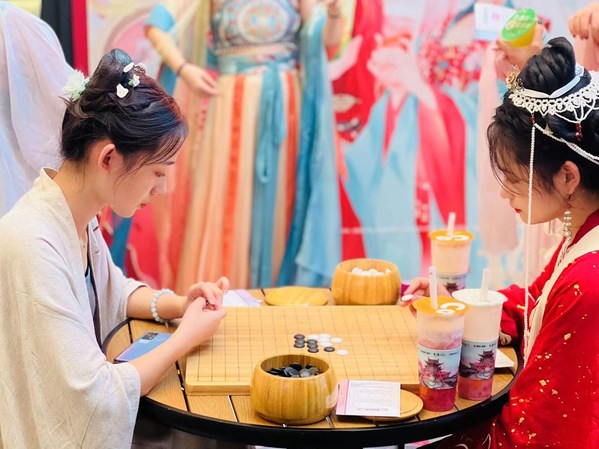 主題門店顧客現(xiàn)場(chǎng)互動(dòng)