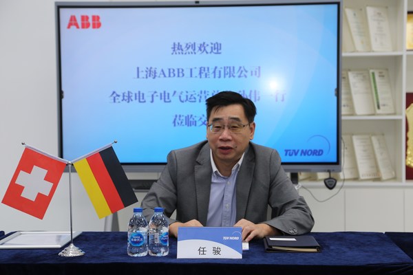 TUV北德向上海ABB工程有限公司機(jī)器人打磨工作站頒發(fā)CE認(rèn)證證書