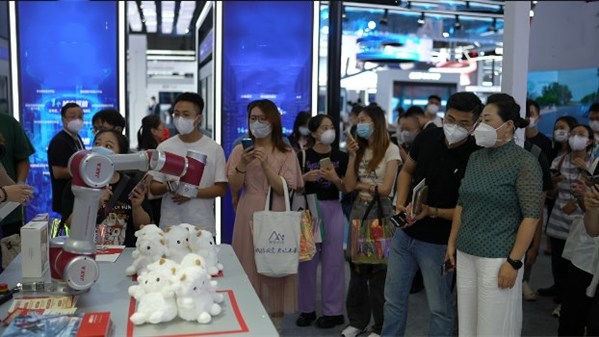 2022WAIC展會(huì)直擊|節(jié)卡機(jī)器人元宇宙共融交互系統(tǒng)等新品首發(fā)亮相