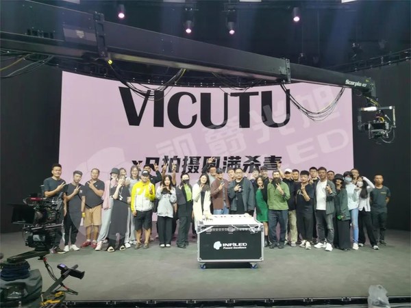 視爵光旭為“VICUTU2022秋冬虛擬時裝秀”提供顯示屏服務
