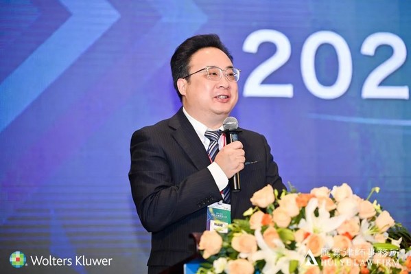 上海市企業(yè)法律顧問(wèn)協(xié)會(huì)執(zhí)行副會(huì)長(zhǎng)熊晨曜先生