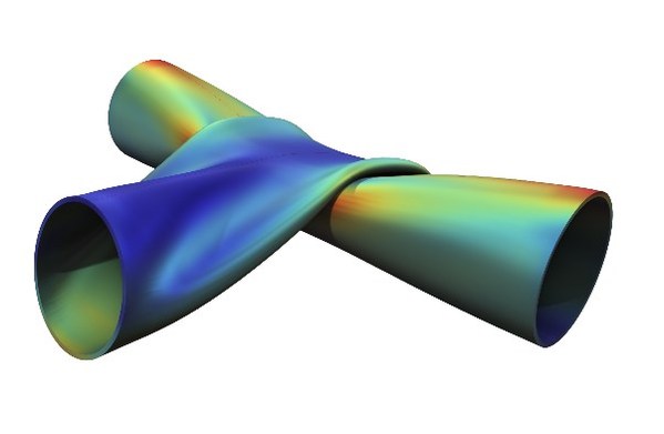 在COMSOL (R) 6.1 版本中使用新方法進(jìn)行接觸分析。仿真結(jié)果顯示了兩個(gè)金屬管的應(yīng)力和變形。