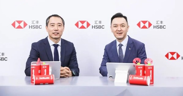 SGS風(fēng)險管理解決方案中心總經(jīng)理岳慶松（左一）、匯豐中國環(huán)球貿(mào)易及融資業(yè)務(wù)部應(yīng)收賬款融資總監(jiān)蔡耀剛（右一）受邀出席直播共商綠色金融可持續(xù)發(fā)展