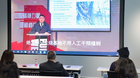 重慶陸海國際傳播公益基金會(huì)執(zhí)行秘書長胡承亮遠(yuǎn)程分享