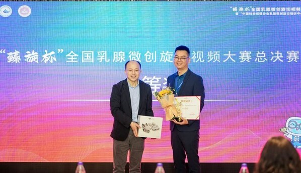 張安秦主任為大賽冠軍許志強頒獎