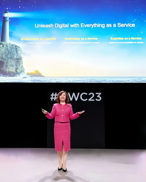 華為云全球Marketing與銷售服務總裁石冀琳在MWC23發(fā)表講話