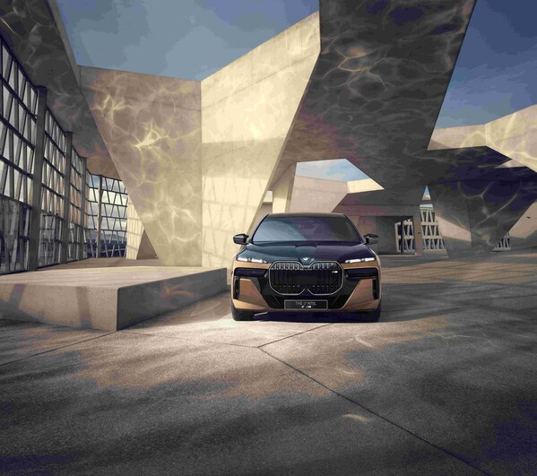 創(chuàng)新純電動BMW i7 M70L