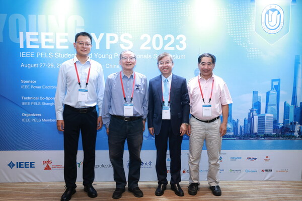 章進法博士（右二）與IEEE PELS副主席徐德鴻（左二）、IEEE PELS SYPS 2023共同大會主席汪飛（左一）以及原上海電源學會理事長湯天浩（右一）合影。
