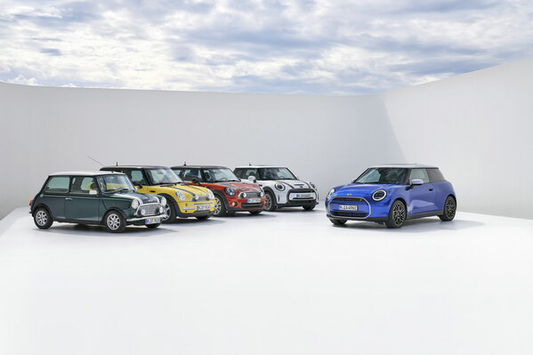 全新電動(dòng)MINI Cooper以及歷代MINI三門(mén)車型