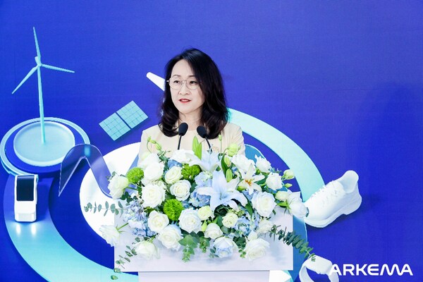 阿科瑪大中華區(qū)總裁張瀟雨女士發(fā)表感言慶祝常熟基地25周年、常熟研發(fā)中心10周年