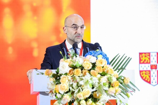 英國(guó)劍橋大學(xué)Emanuele Di Angelantonio教授發(fā)表主題報(bào)告