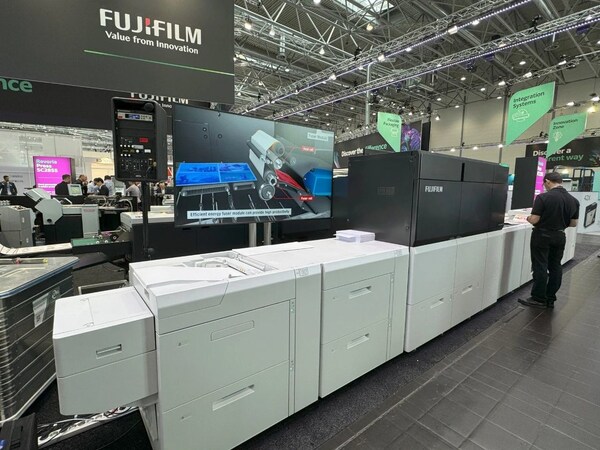 可一次成像6色的生產型數字印刷系統Revoria Press? PC1120