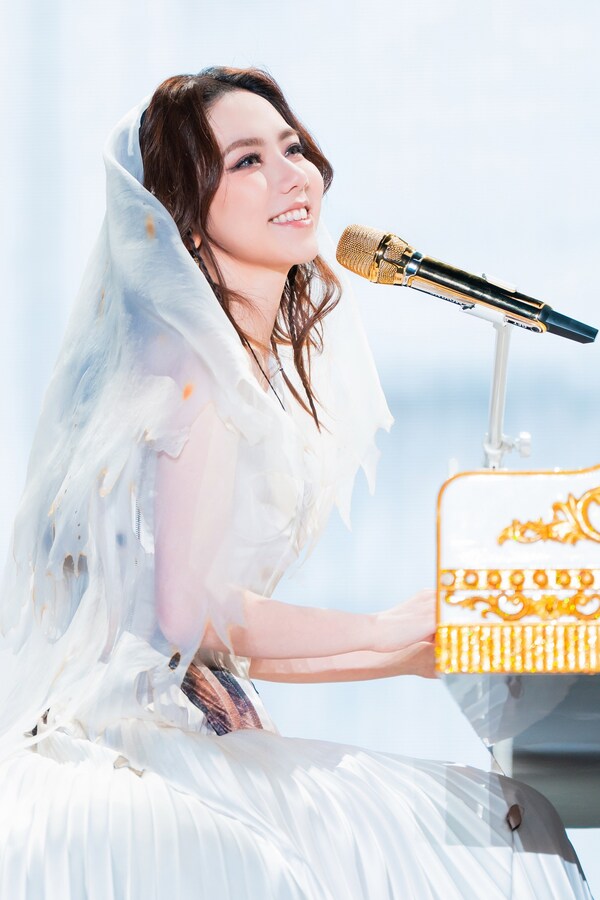 這次為G.E.M.鄧紫棋《I AM GLORIA》世界巡回演唱會(huì)開唱以來首個(gè)室內(nèi)演出，非常值得期待。