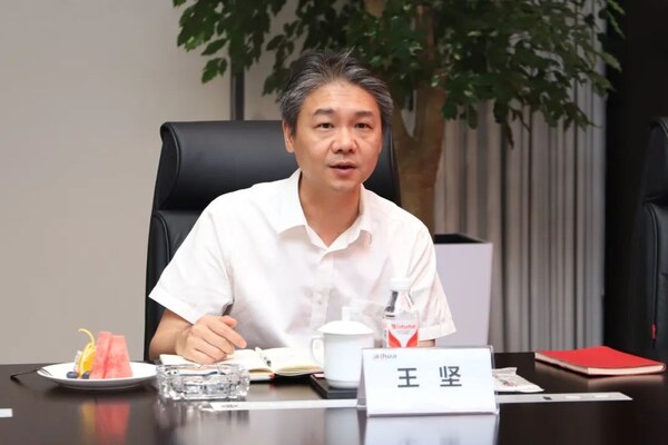 桐鄉(xiāng)市委副書記、市長王堅
