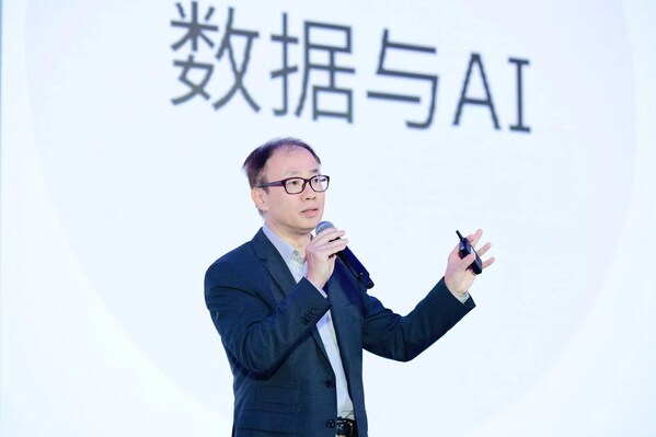 IBM大中華區(qū)科技事業(yè)部總經(jīng)理、IBM中國總經(jīng)理 侯淼