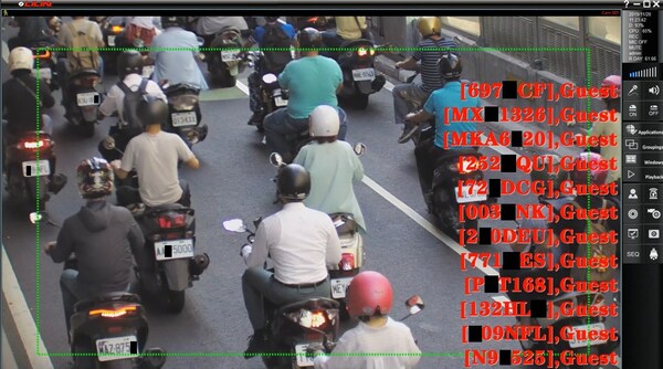 即便多輛車在行駛，該系統(tǒng)依然能夠準(zhǔn)確識別
