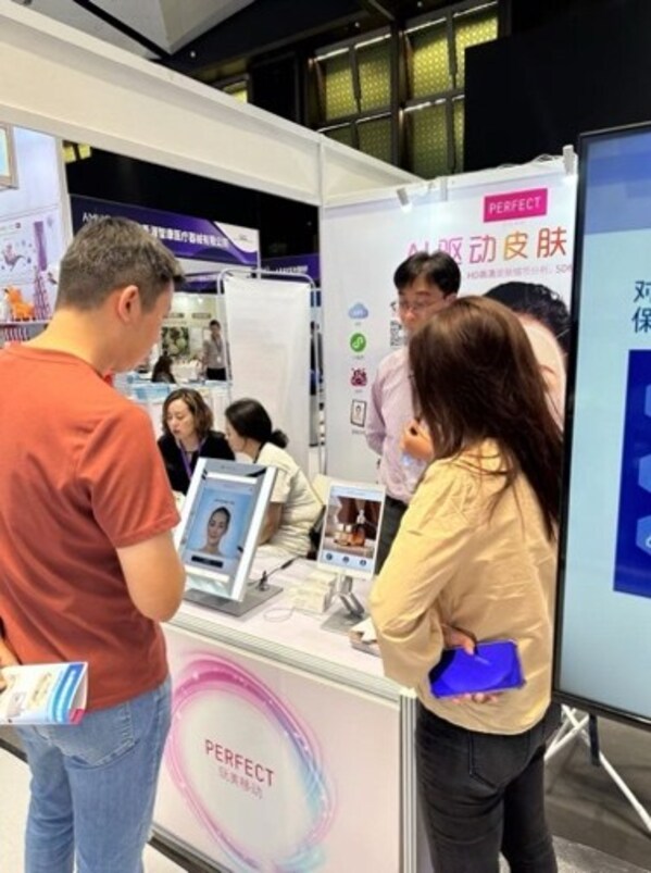 玩美移動(dòng)現(xiàn)場展示最新AI皮膚檢測解決方案1