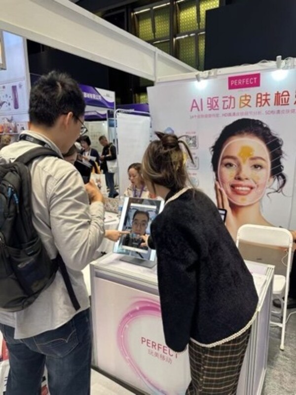 玩美移動(dòng)現(xiàn)場展示最新AI皮膚檢測解決方案2