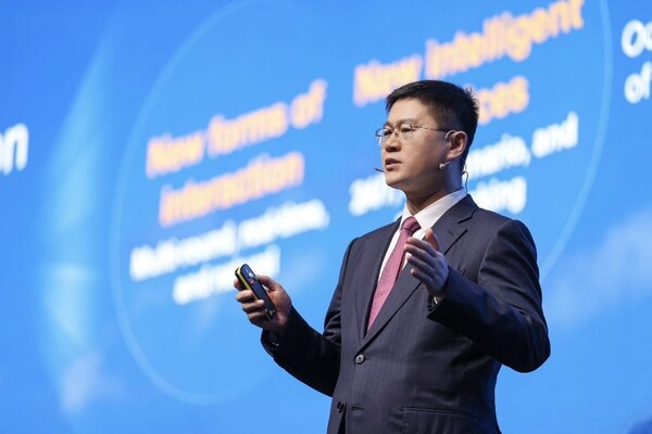華為高級副總裁、ICT銷售與服務總裁李鵬發(fā)表主題演講