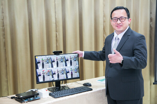 擷發(fā)科技董事長楊健盟首次正式展示與聯(lián)發(fā)科共同合作的工業(yè)級Genio AI物聯(lián)網(wǎng)平臺。