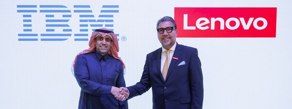IBM 沙特阿拉伯地區(qū)副總裁 Ayman AlRashed（左）和聯(lián)想集團(tuán)副總裁、基礎(chǔ)設(shè)施方案業(yè)務(wù)集團(tuán)EMEA總裁 Giovanni Di Filippo（右）出席在沙特阿拉伯首都利雅得舉行的 LEAP 2025 會(huì)議。（圖片來源：IBM）