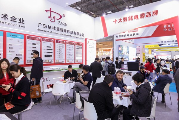 聚光魅力啟新程，超22萬人次共赴盛會(huì)，第32屆古鎮(zhèn)燈博會(huì)圓滿收官