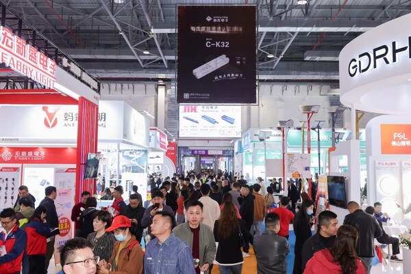 聚光魅力啟新程，超22萬人次共赴盛會(huì)，第32屆古鎮(zhèn)燈博會(huì)圓滿收官