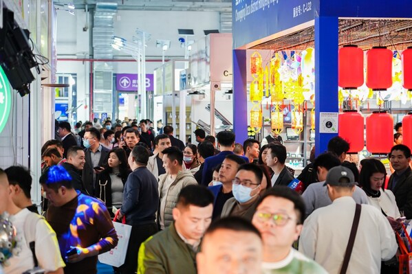 聚光魅力啟新程，超22萬人次共赴盛會(huì)，第32屆古鎮(zhèn)燈博會(huì)圓滿收官