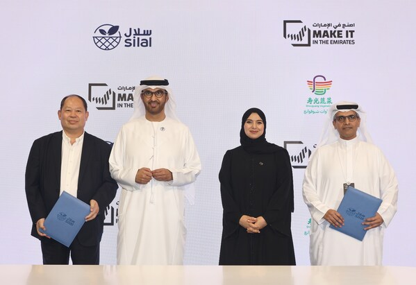 H.E. Dr. Sultan Ahmed Al Jaber and H.E. Dr. Amna bint Abdullah Al Dahak witness Silal