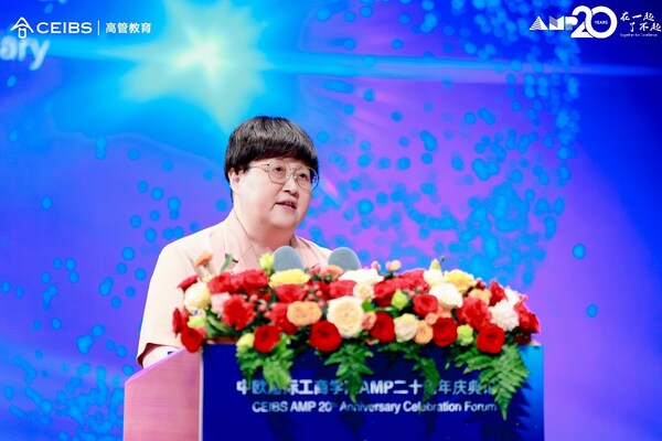 中歐國際工商學(xué)院院長、管理學(xué)教授、橫店集團管理學(xué)教席教授汪泓做開幕致辭
