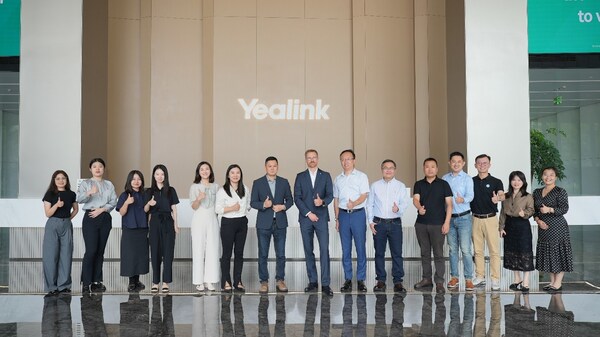 TÜV南德與億聯(lián)網絡團隊合影