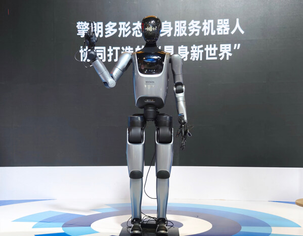 擎朗雙足人形服務(wù)機(jī)器人全球首秀 多形態(tài)具身服務(wù)機(jī)器人崗位化亮相WAIC