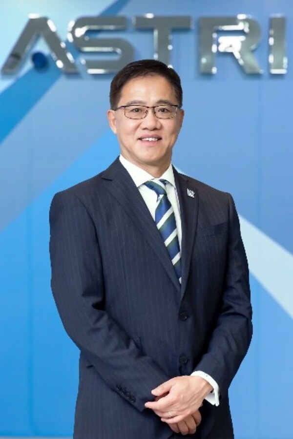 應(yīng)科院行政總裁孫耀達博士工程師表示，創(chuàng)新科技對提升香港競爭優(yōu)勢至關(guān)重要，應(yīng)科院將配合《施政報告》，并繼續(xù)與創(chuàng)新生態(tài)圈內(nèi)各持份者緊密合作，促進科研成果商品化。