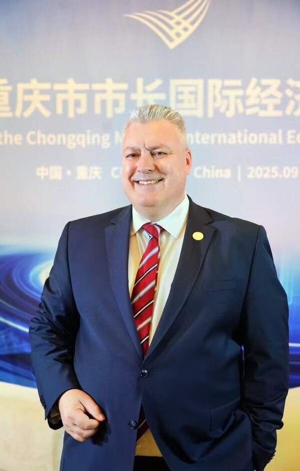 奧特斯全球首席執(zhí)行官馬銘天（Michael Mertin）出席重慶市市長國際經(jīng)濟(jì)顧問團(tuán)會議